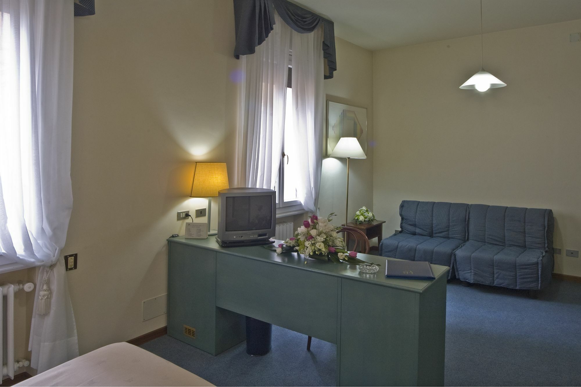 Hotel Centrale Byron Равенна Экстерьер фото