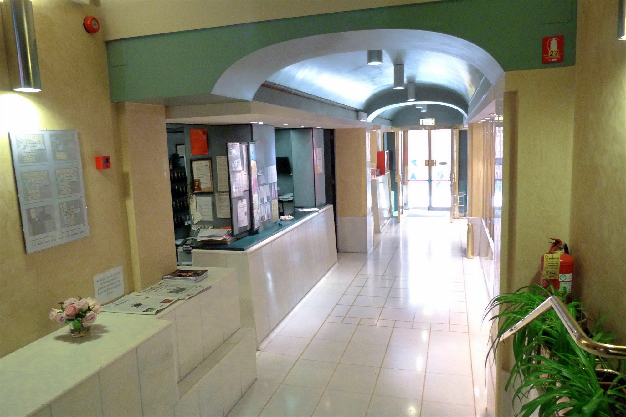 Hotel Centrale Byron Равенна Экстерьер фото